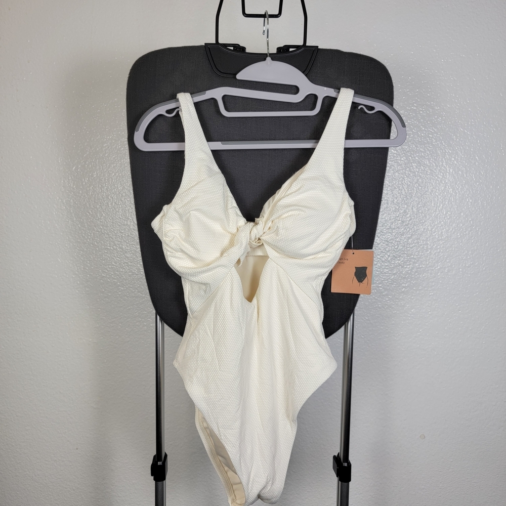 Shade & Shore Cream Twist Cut Out Cheeky One Piece Swimsuitβ Size S (4-6)
